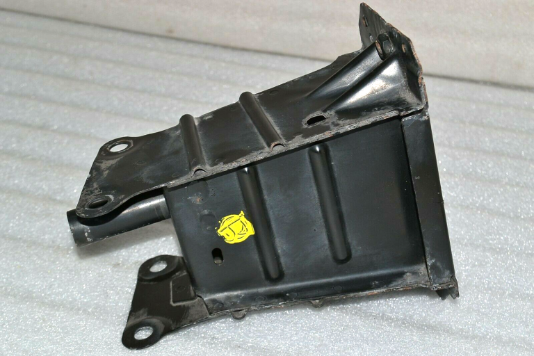 Mercedes-Benz B-Class W245 Bampera balsta kronšteins, labais A1696202635