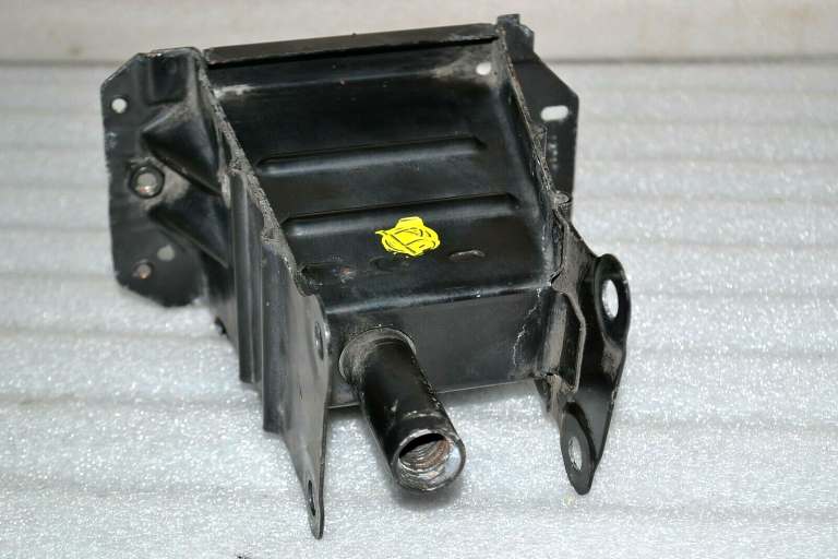 Mercedes-Benz B-Class W245 Bampera balsta kronšteins, labais A1696202635