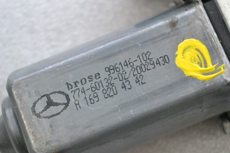 Mercedes-Benz W245 W169 Logu regulatora motors priekšējais kreisais A1698204342