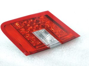Oriģinālais Mercedes Benz W212 2009-2013 aizmugurējo durvju lukturis Interjera labā puse