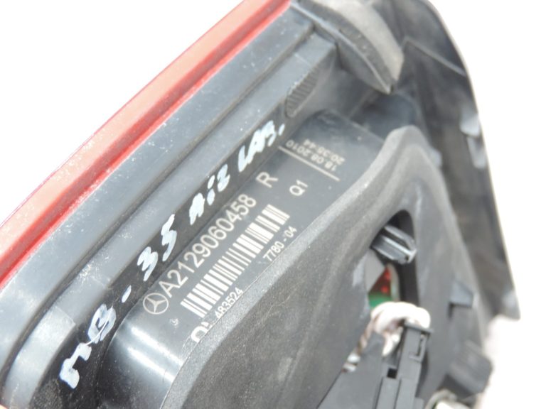 Oriģinālais Mercedes Benz W212 2009-2013 aizmugurējo durvju lukturis Interjera labā puse