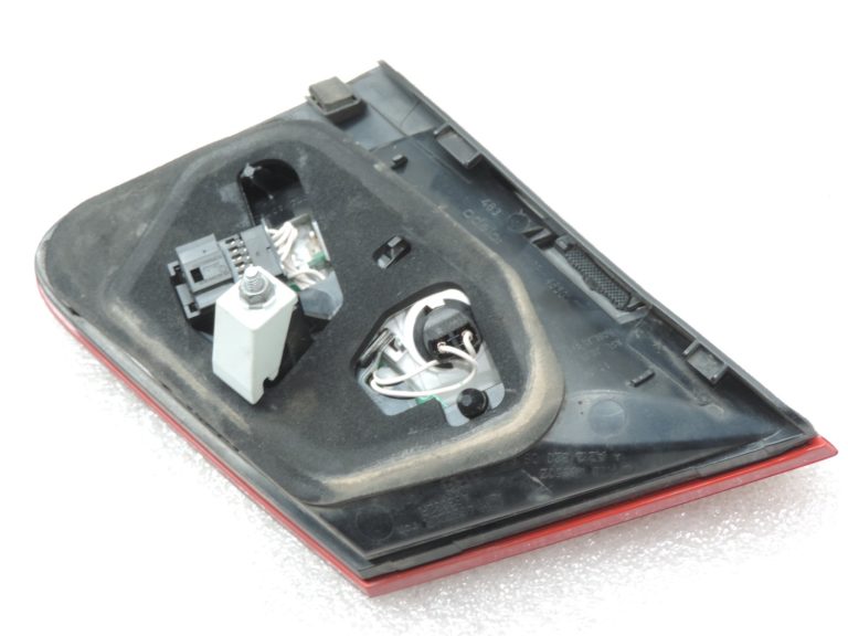 Oriģinālais Mercedes Benz W212 2009-2013 aizmugurējo durvju lukturis Interjera labā puse