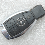 Oriģinālā Mercedes Benz W212 radio tālvadības pults (bez atslēgas elementa!)