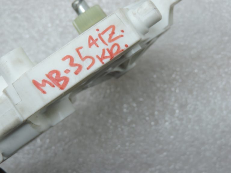 Oriģinālais Mercedes Benz W212 W204 aizmugurējā kreisā loga regulatora motors