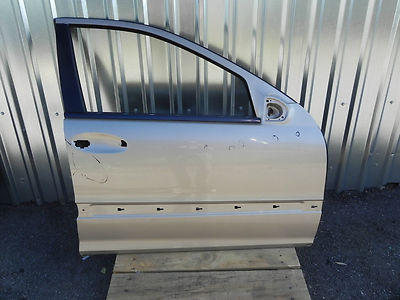 Mercedes Benz W203 C220 Sedans Priekšējo durvju labo pusi krāsa 693U BEIGE TRAVERTIN Met