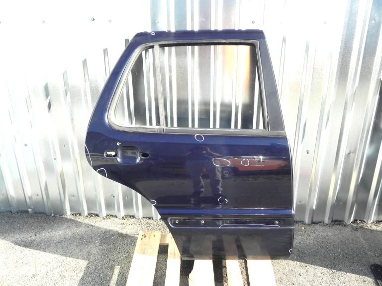 Mercedes Benz M-klase ML W163 Aizmugurējā labā puse Krāsa 359U Aizmugurējā labā puse