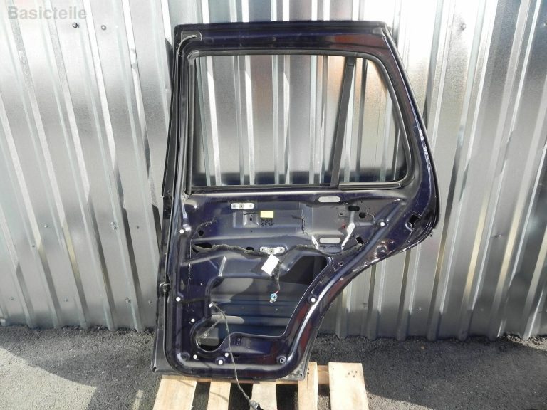 Mercedes Benz M-klase ML W163 Aizmugurējā labā puse Krāsa 359U Aizmugurējā labā puse