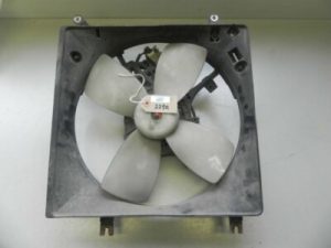 Mitsubishi Galant EA0 2.0 "96-00 Radiatora ventilators + rezistors 104993-3022