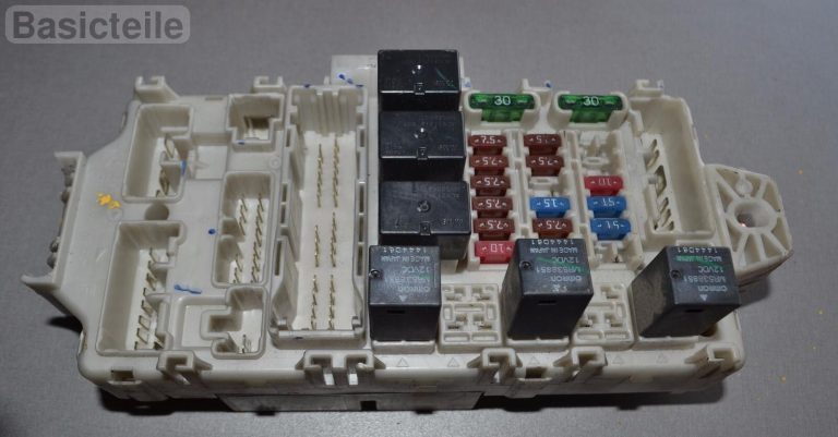 MItsubishi Outlander I Lancer CS Vadības bloks Drošinātāju kārba Savienojums