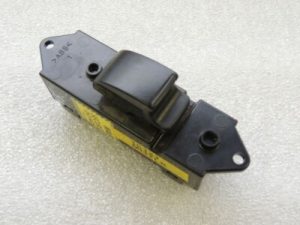 Mitsubishi Outlander II aizmugurējā labā stikla slēdzis 8608A062