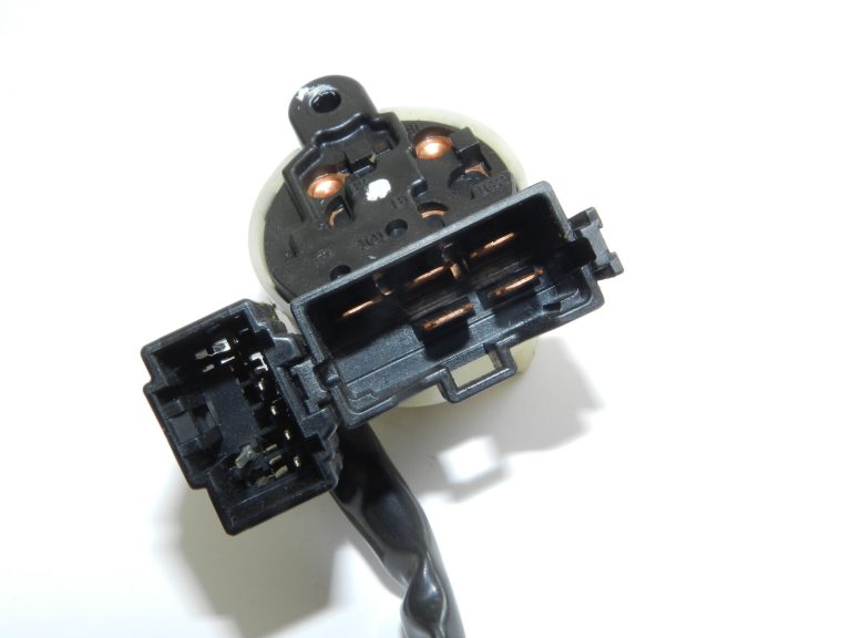 Mitsubishi Colt Z30 Aizdedzes slēdzis Kontaktu slēdzis Ar kabeli MR449457 Oriģināls