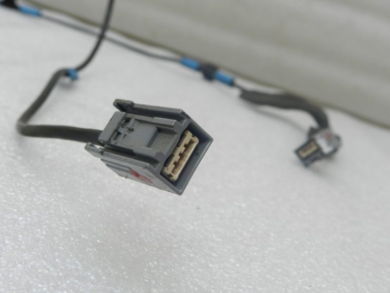 Mitsubishi Outlander III Radio tālruņa austiņas brīvā USB kabeļa savienojums 8755A098