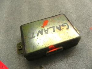 Mitsubishi Galant vadības bloks MB894736
