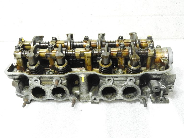 Mitsubishi 2.0 80KW 1987-1992 Cilindra galva ar sadales vārpstām MD104802