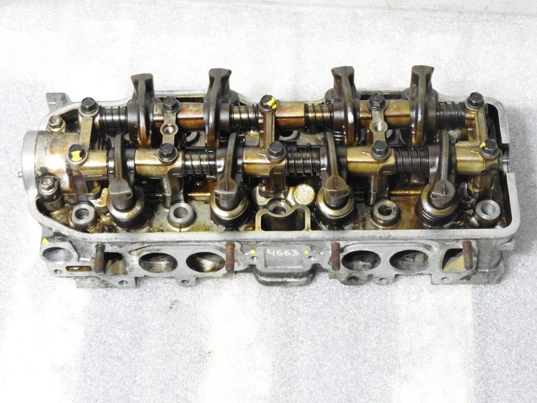Mitsubishi 2.0 80KW 1987-1992 Cilindra galva ar sadales vārpstām MD104802