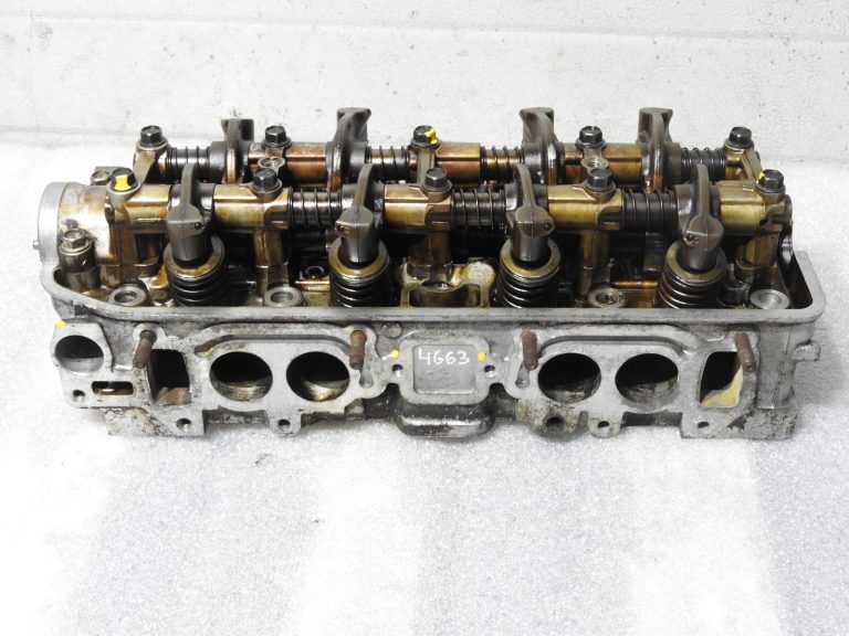 Mitsubishi 2.0 80KW 1987-1992 Cilindra galva ar sadales vārpstām MD104802