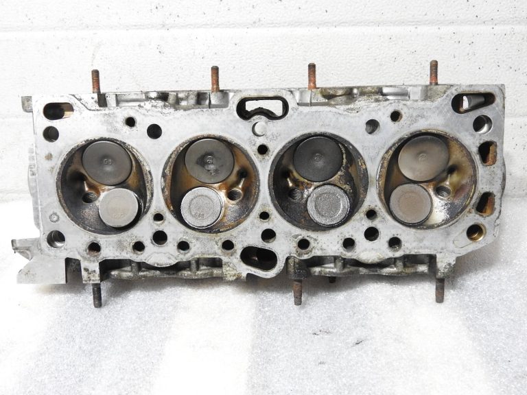 Mitsubishi 2.0 80KW 1987-1992 Cilindra galva ar sadales vārpstām MD104802
