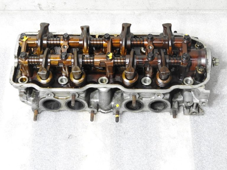 Mitsubishi 2.0 80KW 1987-1992 Cilindra galva ar sadales vārpstām MD104802