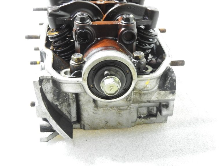 Mitsubishi 2.0 80KW 1987-1992 Cilindra galva ar sadales vārpstām MD104802