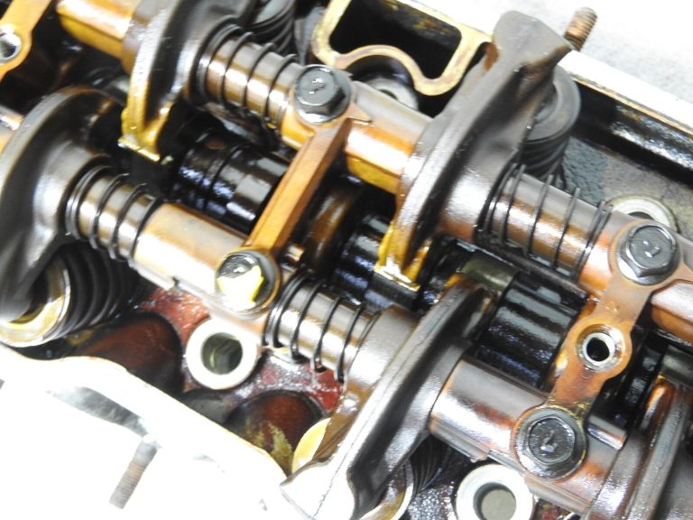 Mitsubishi 2.0 80KW 1987-1992 Cilindra galva ar sadales vārpstām MD104802