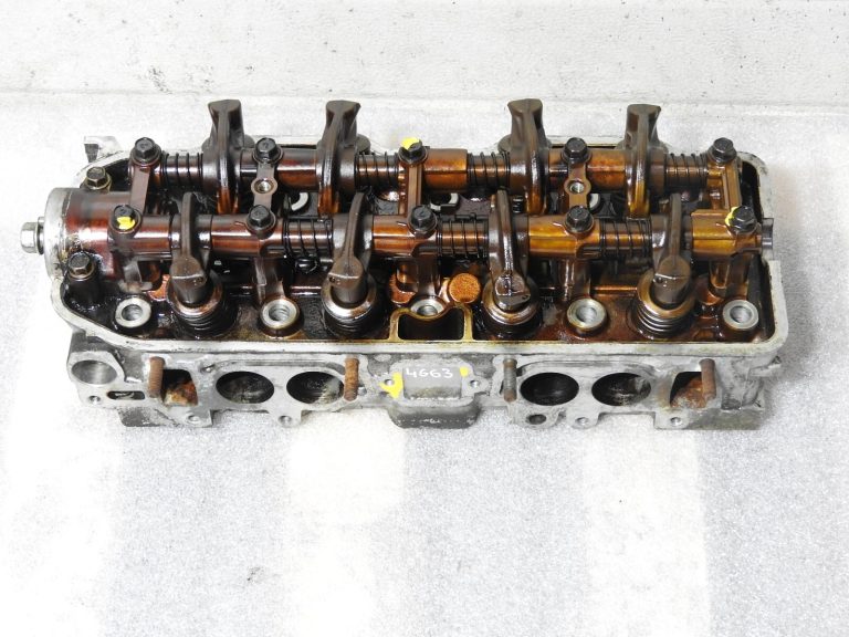 Mitsubishi 2.0 80KW 1987-1992 Cilindra galva ar sadales vārpstām MD104802
