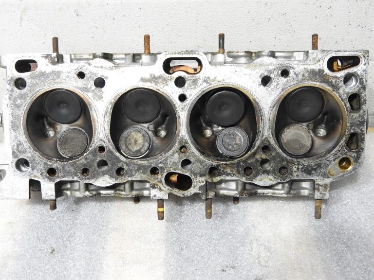 Mitsubishi 2.0 80KW 1987-1992 Cilindra galva ar sadales vārpstām MD104802