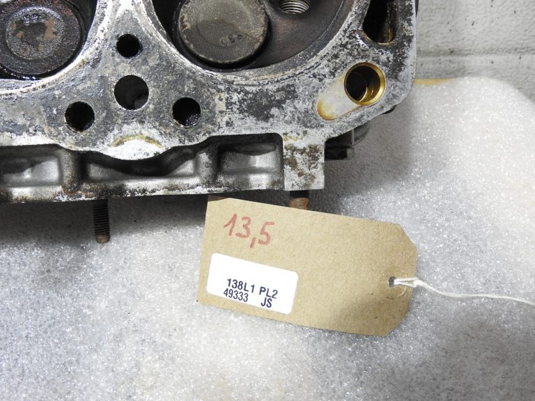 Mitsubishi 2.0 80KW 1987-1992 Cilindra galva ar sadales vārpstām MD104802