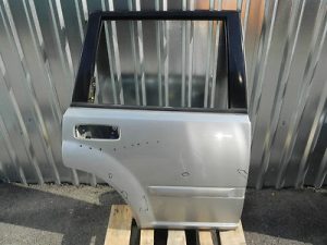 Nissan X-Trail Aizmugurējās labās durvis Aizmugurējās labās durvis Krāsa KY0 Sudraba metālika