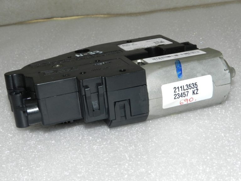 Nissan Qashqai II (J11) jumta pārsega motors 1999-1070449, 3M23777F oriģināls