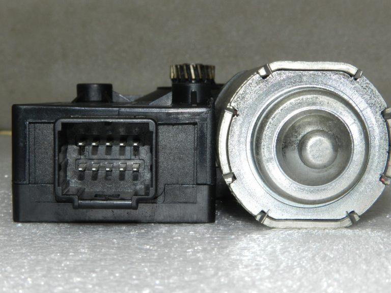 Nissan Qashqai II (J11) jumta pārsega motors 1999-1070449, 3M23777F oriģināls