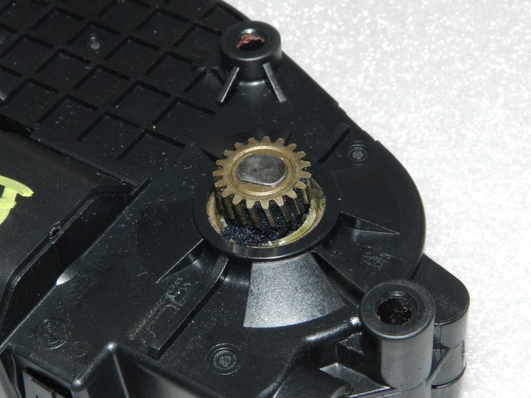 Nissan Qashqai II (J11) jumta pārsega motors 1999-1070449, 3M23777F oriģināls