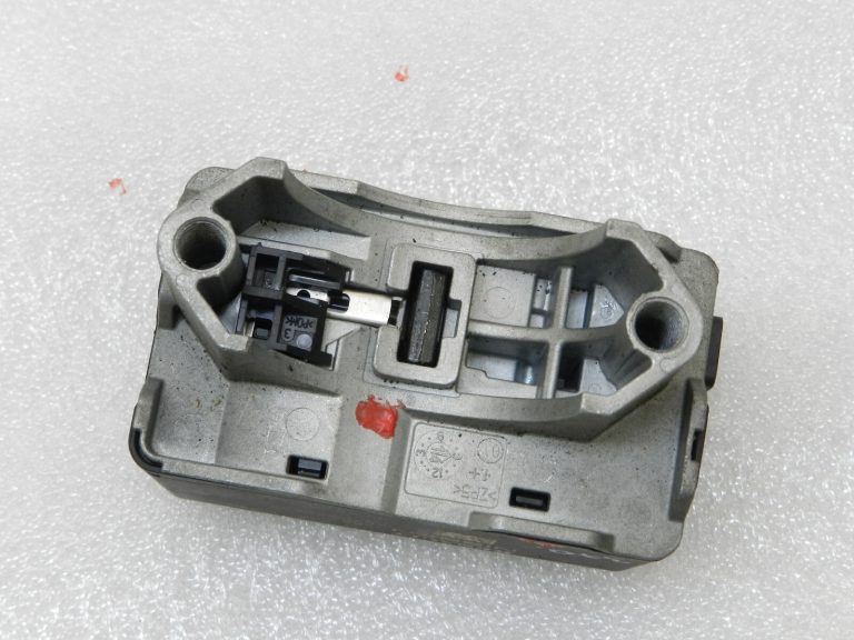 Nissan Qashqai J11 stūres slēdzene aizdedzes slēdzene stūres bloķētājs 487004553R