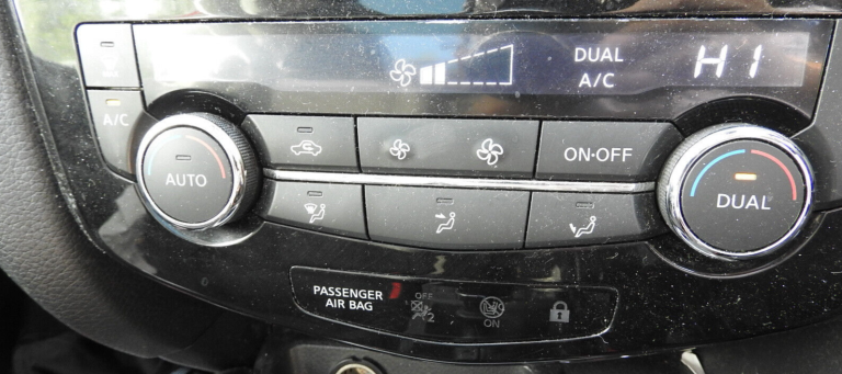 Nissan Qashqai J11 Klimata kontroles panelis Sildītāja kontroles panelis Sildītāja kontrole 275004EA0A