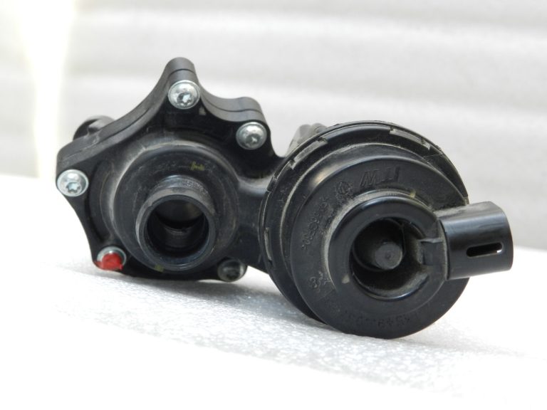 Nissan Qashqai J11 1.3i Turbo HR13DDT Ūdens vārsts Ūdens kontrole Ūdens vārsts Ūdens vārsts