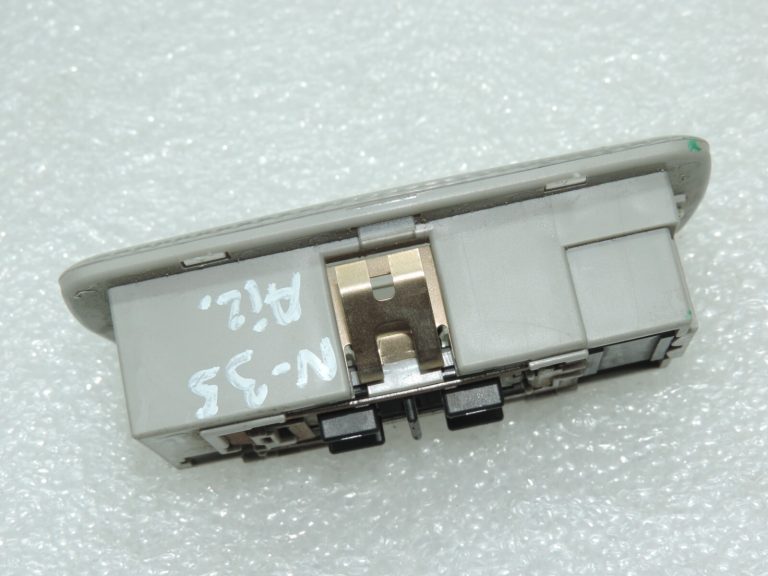 Oriģināls Nissan X-Trail T31 salona apgaismojums (L) 264659Y000 26465-9Y000