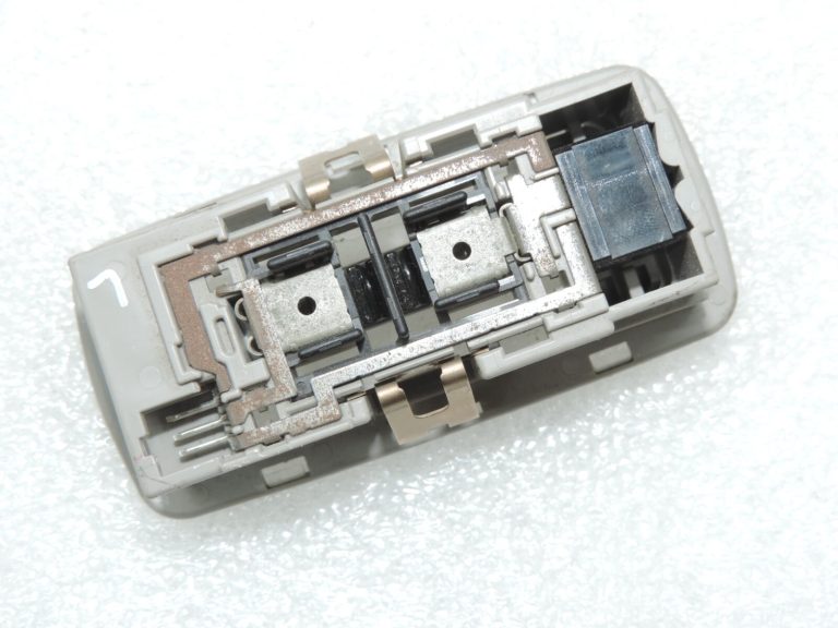 Oriģināls Nissan X-Trail T31 salona apgaismojums (L) 264659Y000 26465-9Y000