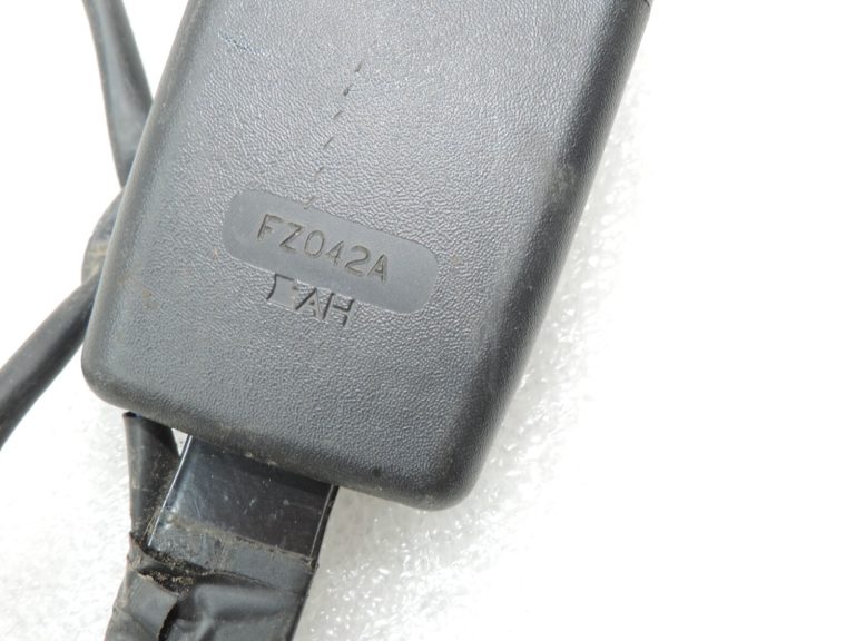 Oriģinālā Nissan X-Trail T32 priekšējās kreisās drošības jostas sprādze melna 868424CB5A
