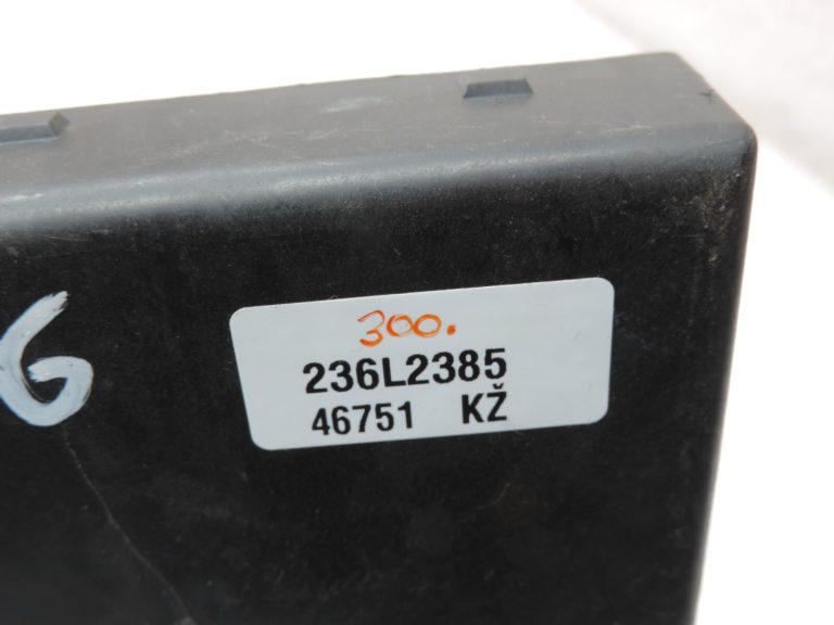 Nissan X-Trail T32 IPDM moduļa vadības bloka rezerves daļas shēmas plate 284B74CE0A