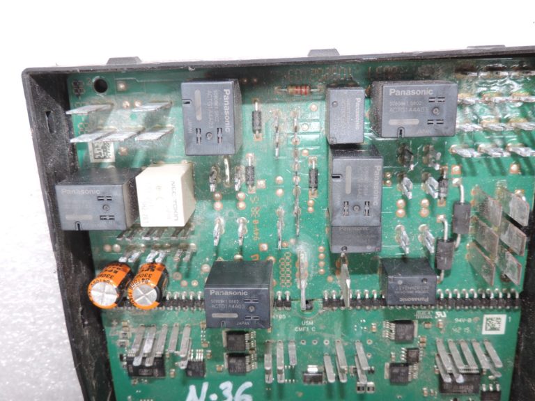 Nissan X-Trail T32 IPDM moduļa vadības bloka rezerves daļas shēmas plate 284B74CE0A