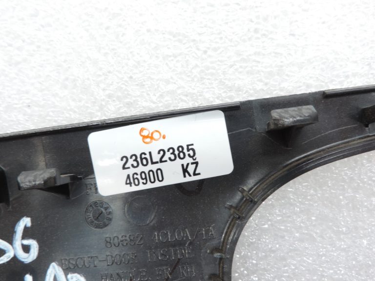 Nissan X-Trail T32 priekšējais labās puses iekšdurvju rokturu vāka apdare 806824CL1A