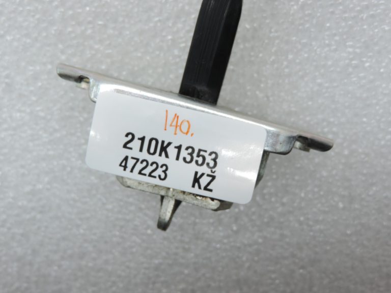 Oriģinālā Nissan Qashqai II (J11) durvju pārbaude priekšējā kreisā labā 804304EA0A