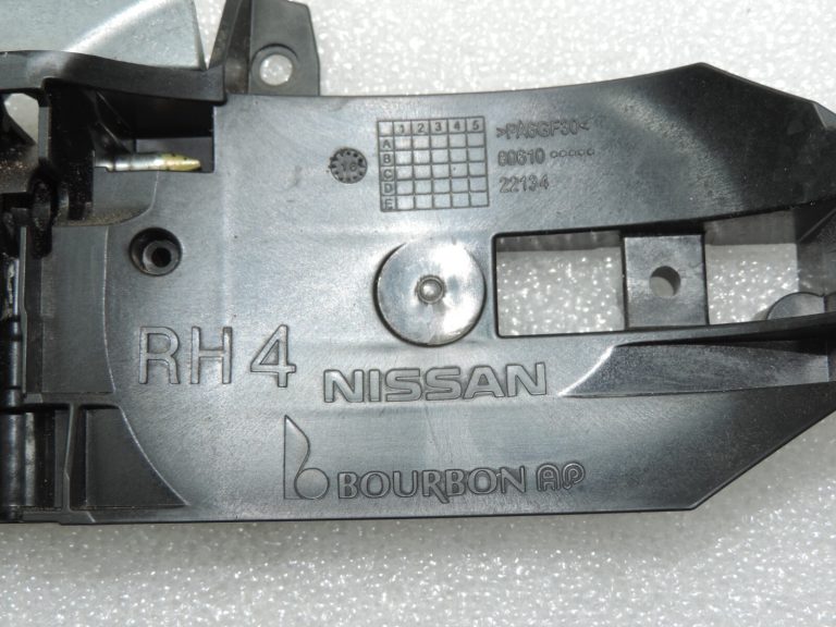 Oriģinālais Nissan Qashqai II (J11) Durvju roktura rāmis priekšējais aizmugurējais labais 806105FD0B