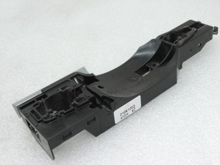Oriģinālais Nissan Qashqai II (J11) Durvju roktura rāmis priekšējais aizmugurējais labais 806105FD0B