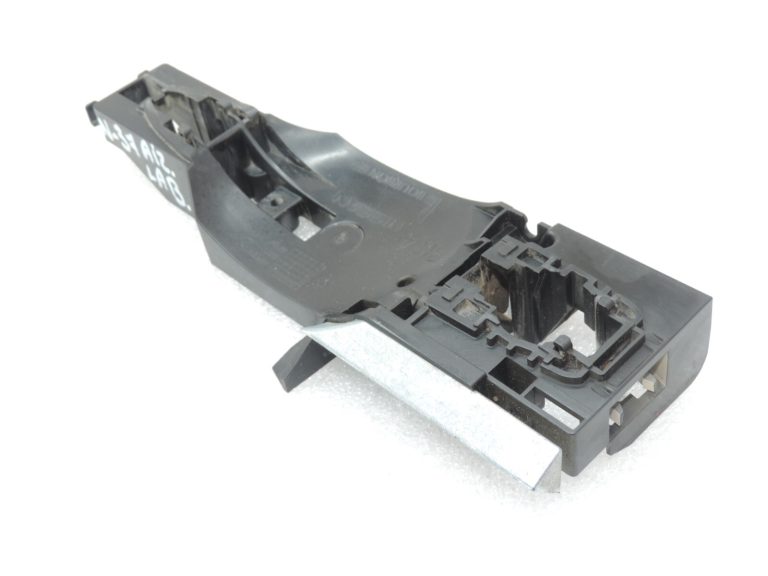 Oriģinālais Nissan Qashqai II (J11) Durvju roktura rāmis priekšējais aizmugurējais labais 806105FD0B