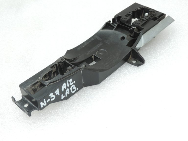 Oriģinālais Nissan Qashqai II (J11) Durvju roktura rāmis priekšējais aizmugurējais labais 806105FD0B