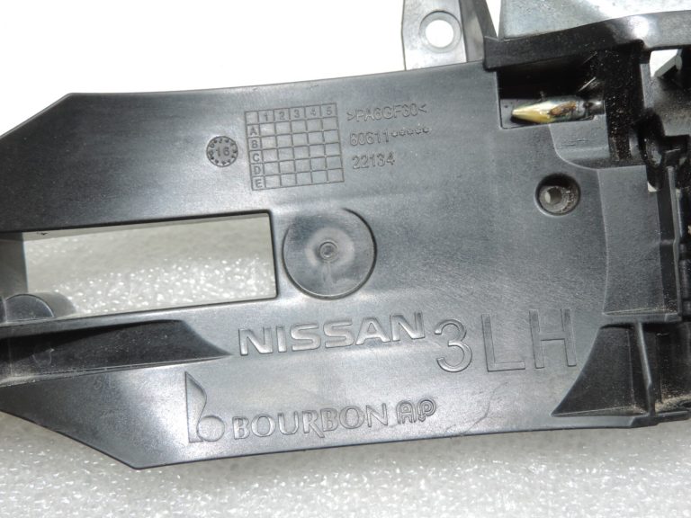 Oriģinālais Nissan Qashqai II (J11) Durvju roktura rāmis priekšējais aizmugurējais kreisais 806115FD0B