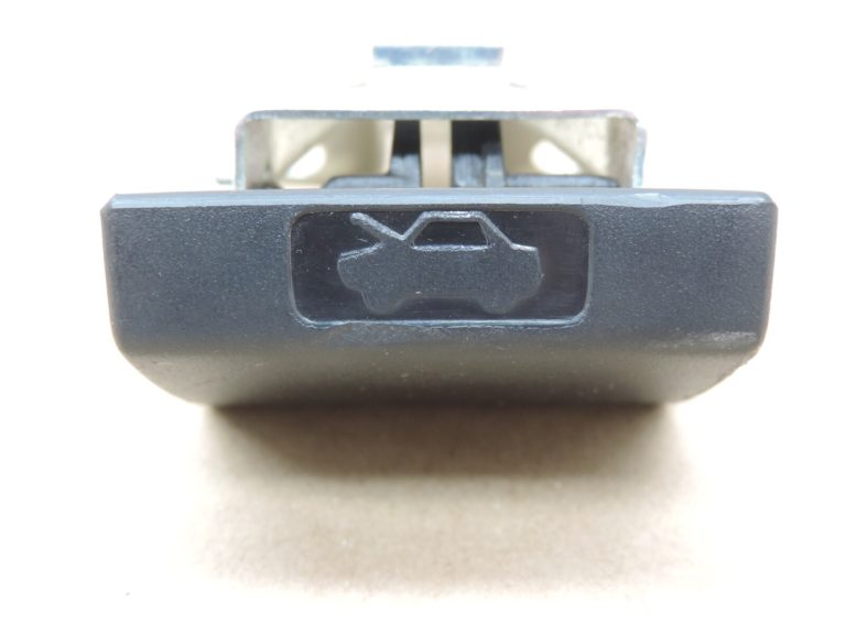 Oriģinālā Nissan Navara II D40 dzinēja pārsega atvēršanas svira 656214X00A 65621-4X00A