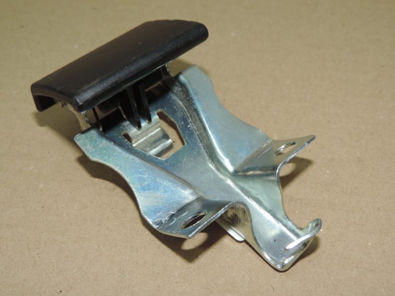 Oriģinālā Nissan Navara II D40 dzinēja pārsega atvēršanas svira 656214X00A 65621-4X00A