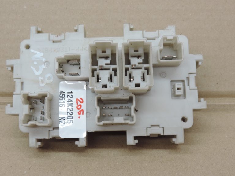 Oriģinālā Nissan Navara II D40 3.0 dCi drošinātāju kārba 243505X00A 24350-5X00A