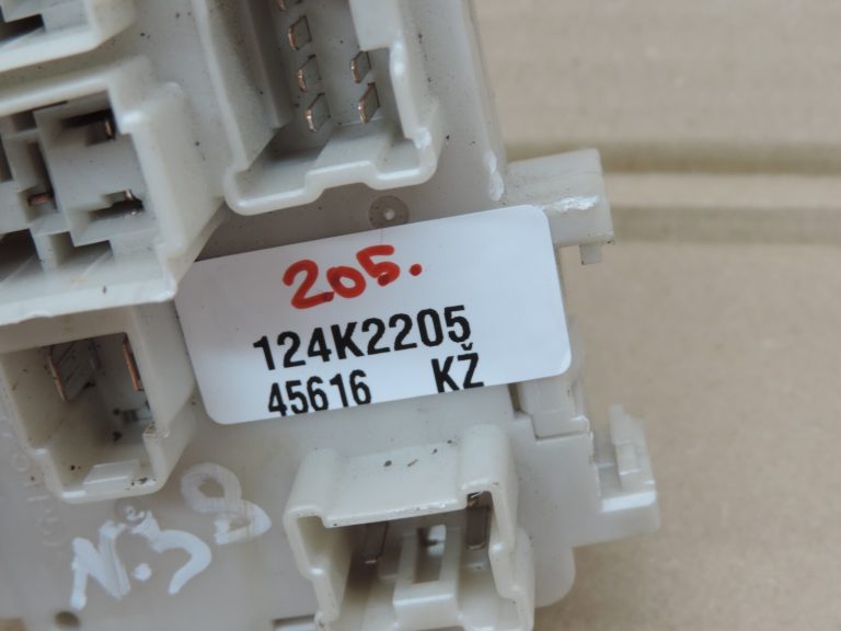 Oriģinālā Nissan Navara II D40 3.0 dCi drošinātāju kārba 243505X00A 24350-5X00A